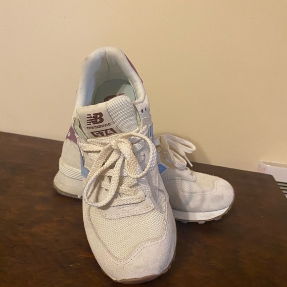 Cream and white new balance shoes - Picture 3 of 8